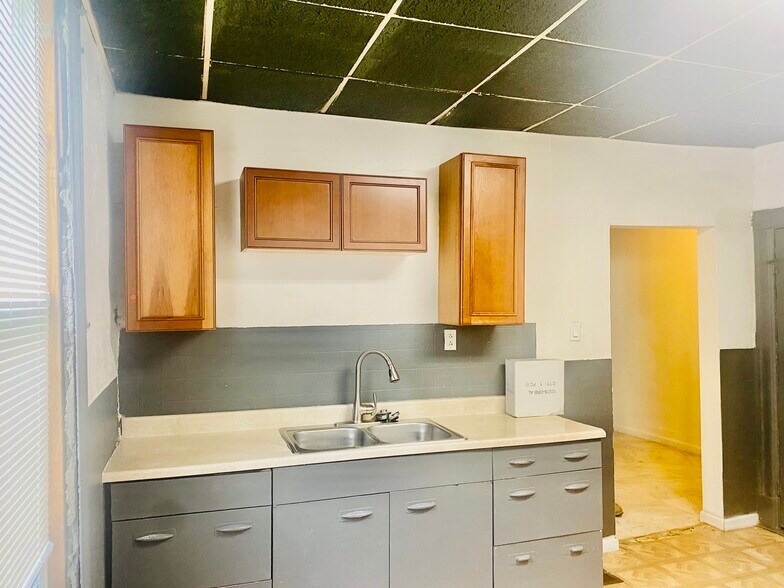 Building Photo - 336 Christian Ave