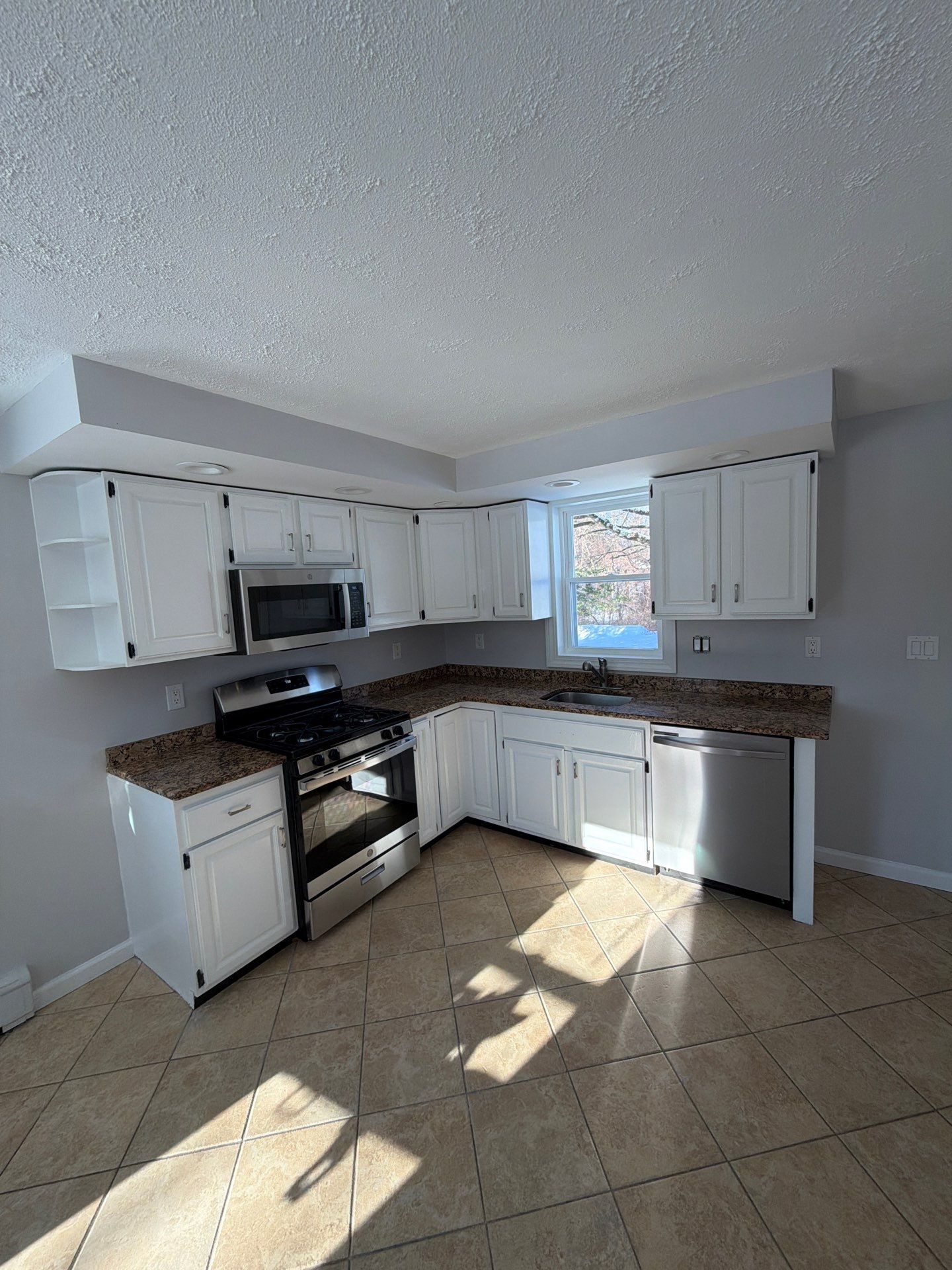 Building Photo - 610 Ives Row