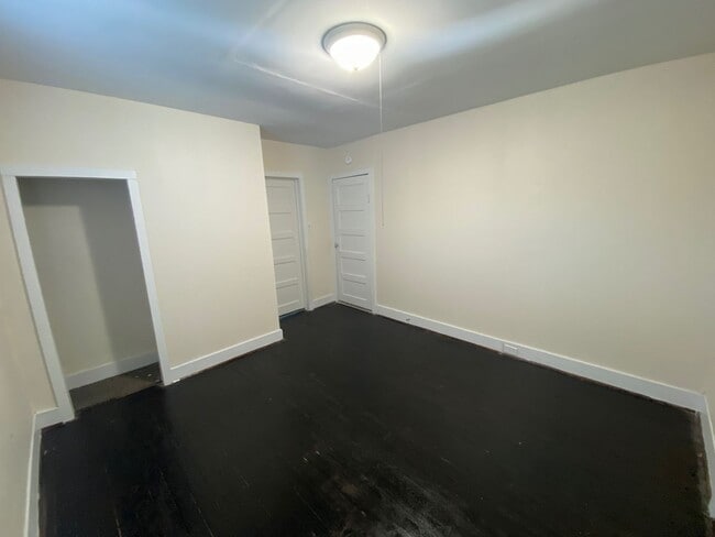 Building Photo - Northeast Home