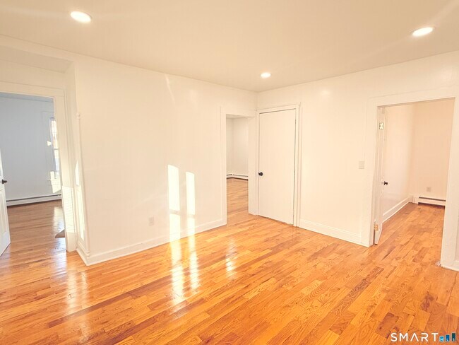 Building Photo - 11 Starr Ave