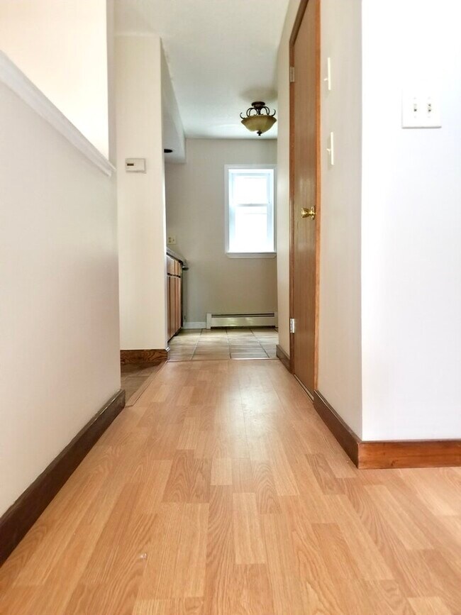 Building Photo - 60 Old Town Rd #112