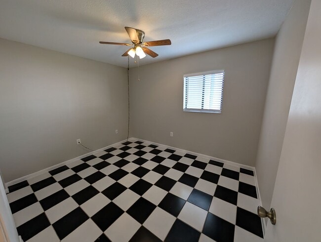 Building Photo - Fairview Vista Point 2 Bed / 2 Bath