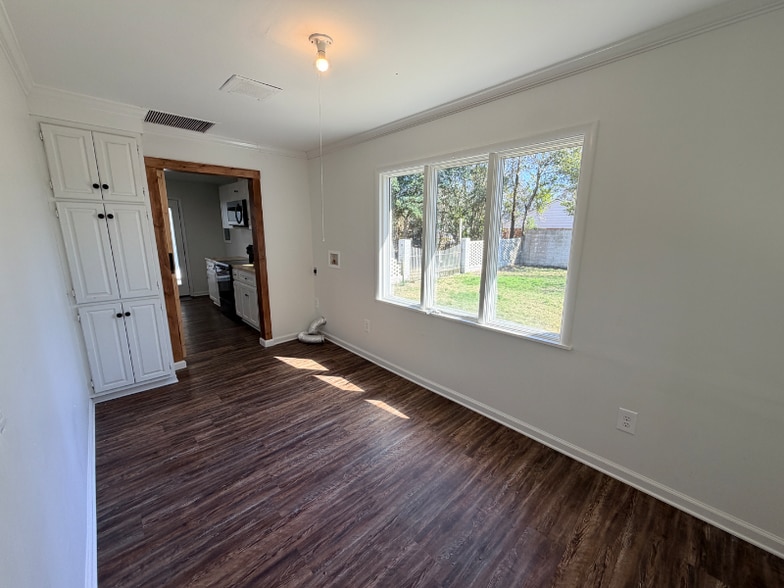 Building Photo - 5021 Jessup St