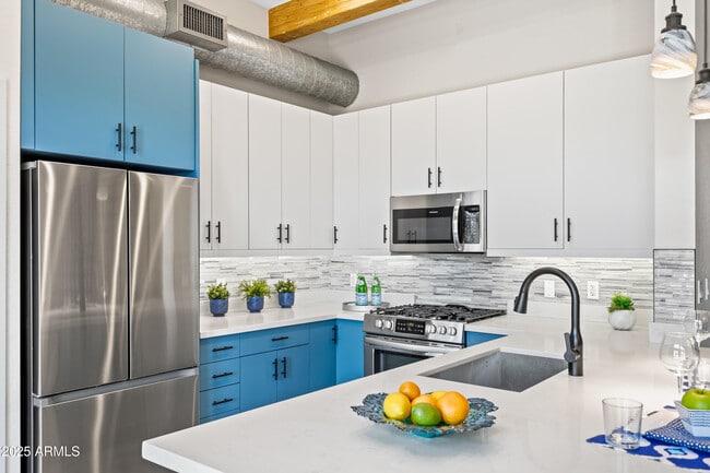 Building Photo - 914 E Osborn Rd