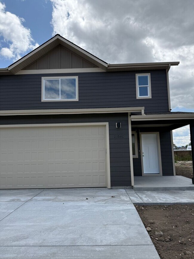 Primary Photo - Brand New 3 Bed 2.5 Bath with double attac...