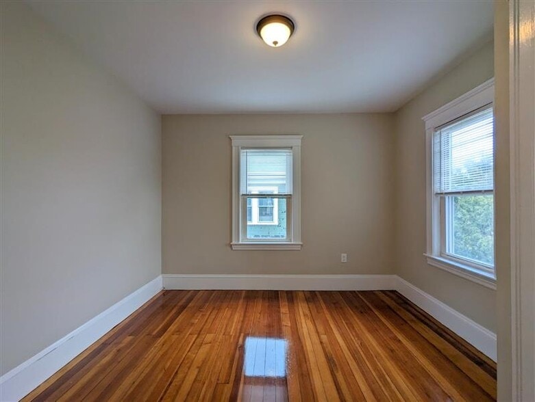 Building Photo - 35 Trowbridge St