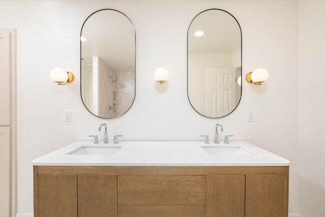 Building Photo - 884 Shrewsbury Ln