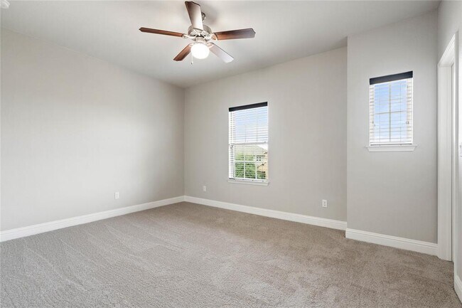 Building Photo - 5009 Mandevilla Dr