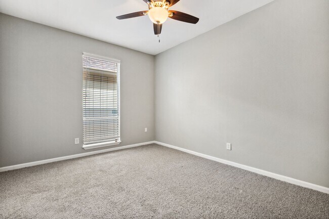 Building Photo - 3202 Breezy Pines Ct