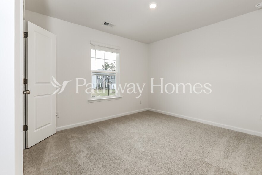 Building Photo - 549 Almere Dr
