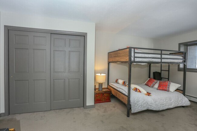 Building Photo - Beautiful 4 bed, 4 bath with garage in Fri...