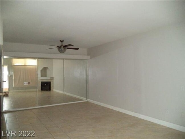 Building Photo - BEAUTIFUL FIRST FLOOR CONDO IN GATED COMMU...