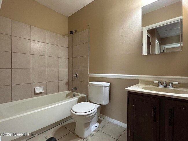 Building Photo - 808 Meadowbrook Dr