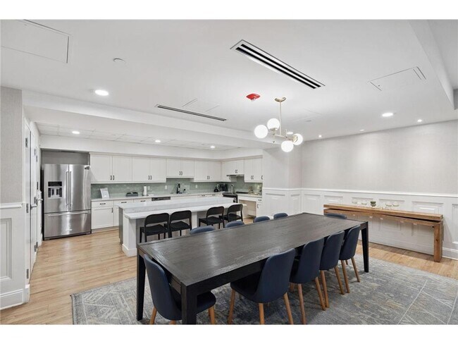 Building Photo - 20 NE 2nd St