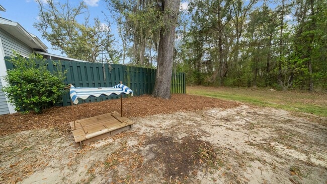 Building Photo - Stylish 3 Bedroom Home in in The Commons – Richmond Hill Living at Its Finest