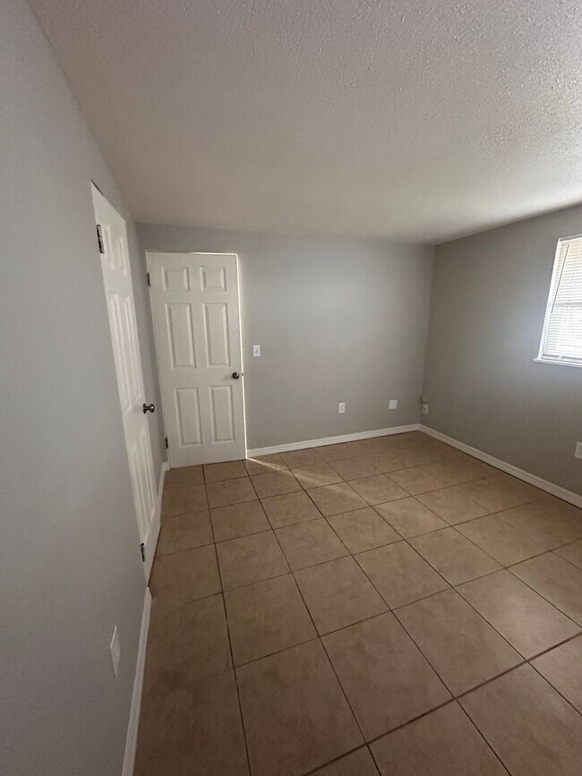 Building Photo - $500 off move in special 2 bedroom 1 bath ...