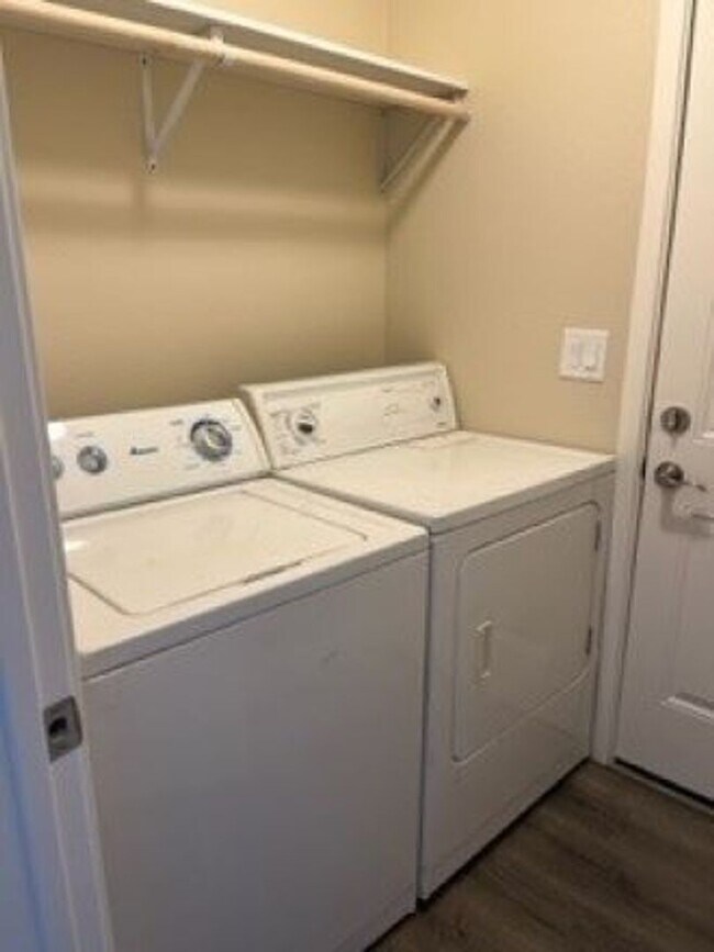 Building Photo - 1472