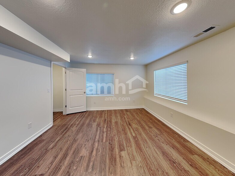 Building Photo - 4103 Dakota Dr