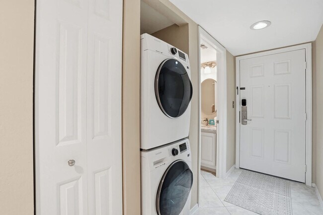 Building Photo - 600 Neapolitan Way