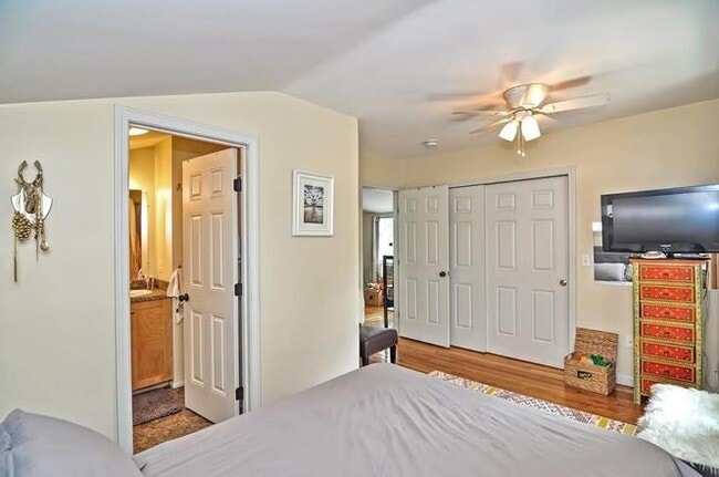 Building Photo - 12 Fisher St