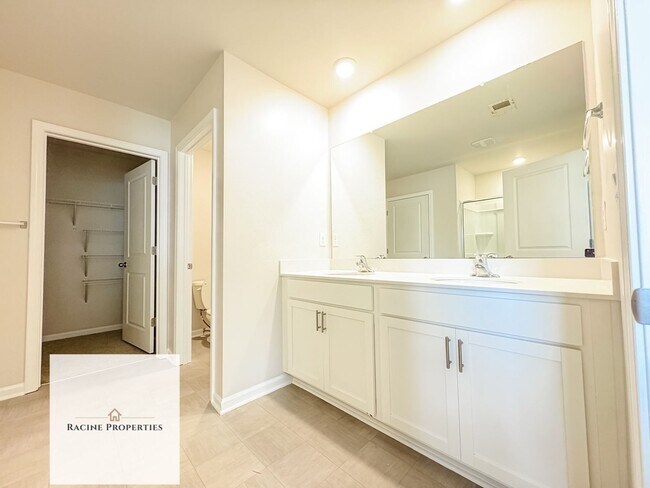 Building Photo - Stylish 4-bedroom Home in Greer, SC