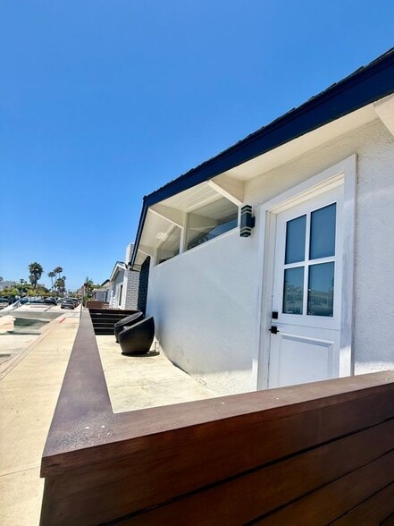 Building Photo - 1140 W Balboa Blvd