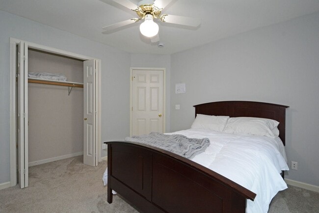 Building Photo - Spacious 5-Bed 3-Bath Home in South St. Paul - Available Now!