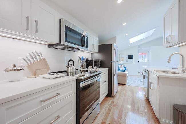 Building Photo - WINTER RENTAL: Granite Cottage