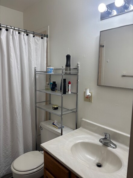 Building Photo - 800 N Smith Rd