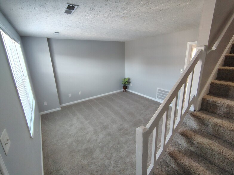Building Photo - 16 Duiguid Dr