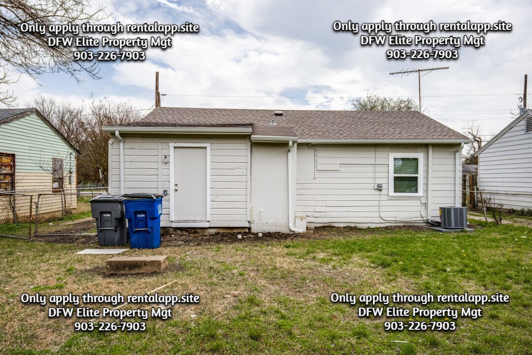 Building Photo - 1059 Lyle St