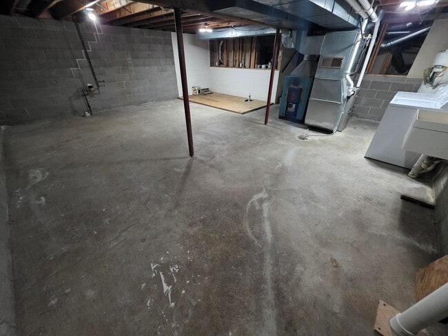 Building Photo - 3114 Kilbourne Ave
