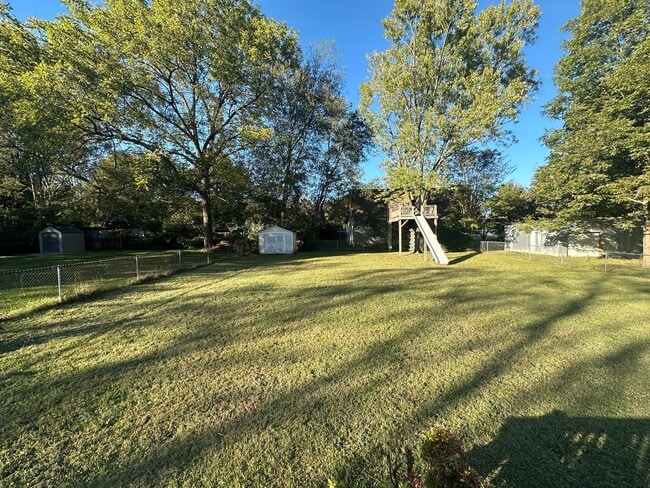 Building Photo - FOR LEASE - 3 bed, 2 bath, 1400 sqft single-family home