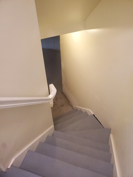 Basement Stairs - 59 Sopwith Way