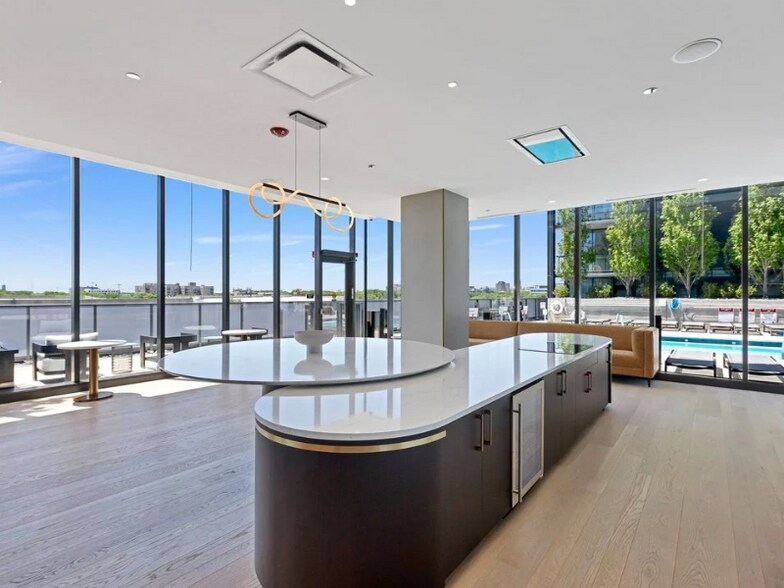 Building Photo - 1111 W Tilden St