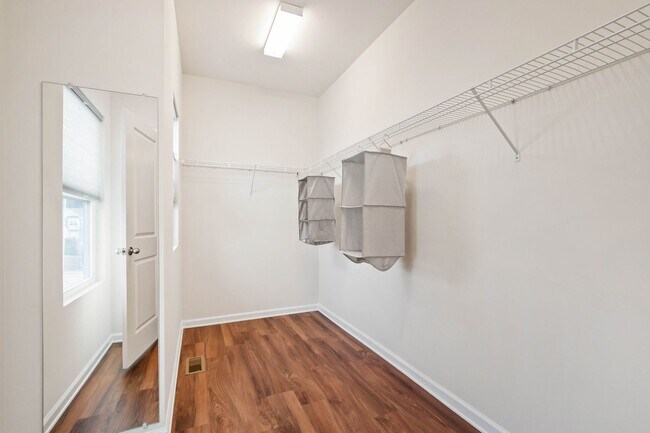 Building Photo - Charming, Well-Maintained Home in Central Morrisville!