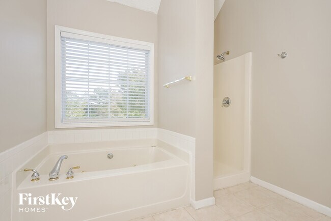 Building Photo - 112 Wyckliffe Dr