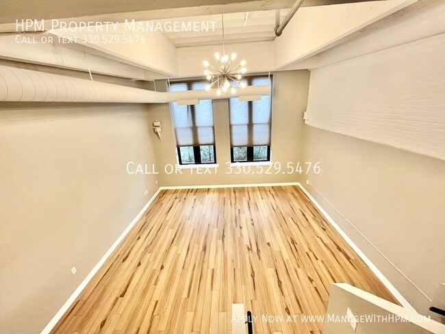 Building Photo - 1133 W 9th St