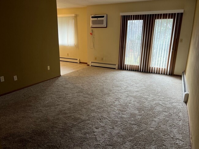 Building Photo - Tower Heights