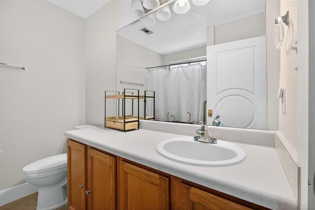 Building Photo - 1182 Waller St