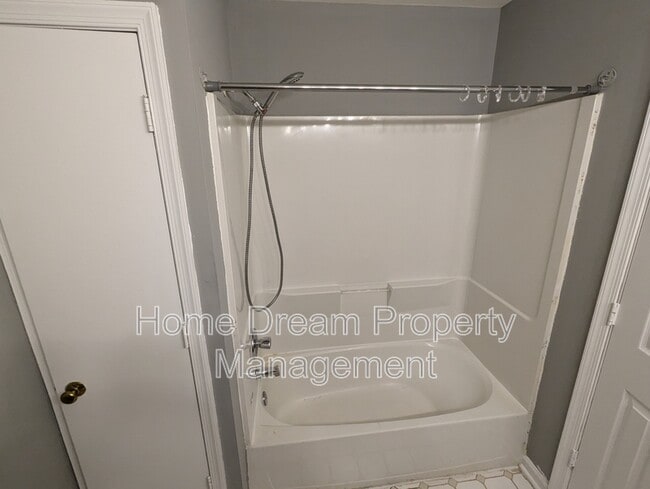 Building Photo - 11605 Rutherford Dr