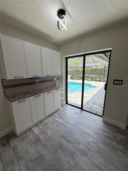 Building Photo - 3221 Oakwood Pl