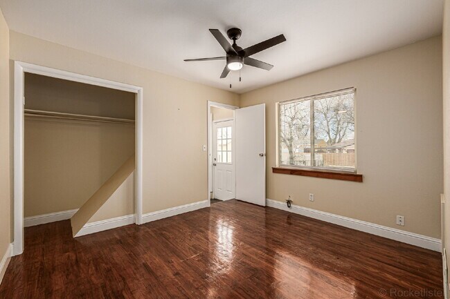 Building Photo - Lovely 5 Bed  / 2 bath in Boston Heights