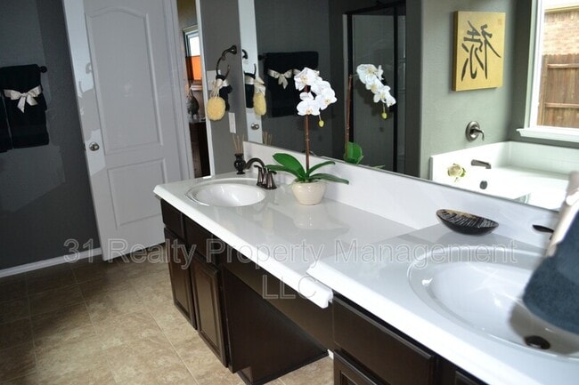 Building Photo - 917 Swan Ridge Dr