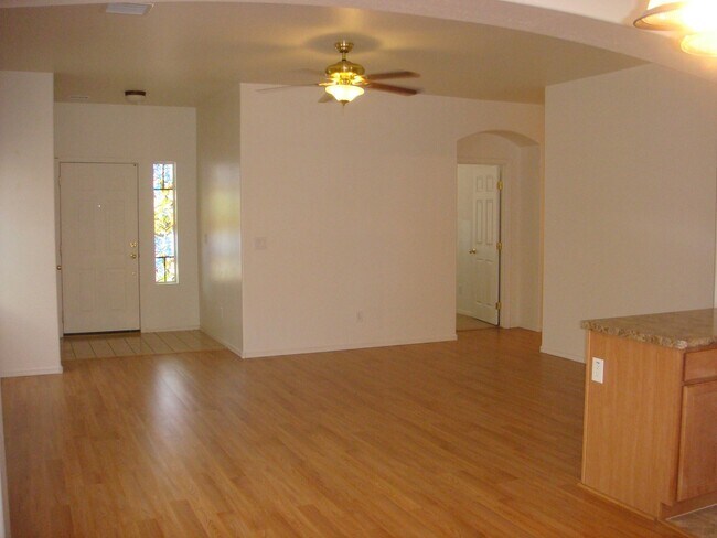 Building Photo - 608 N Robles St