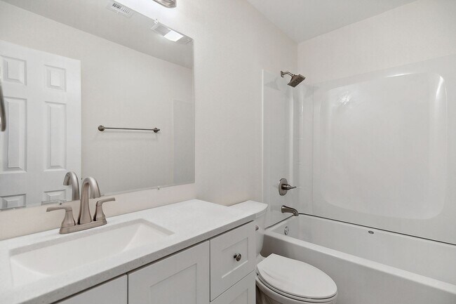 Building Photo - 4766 Pontchartrain Dr