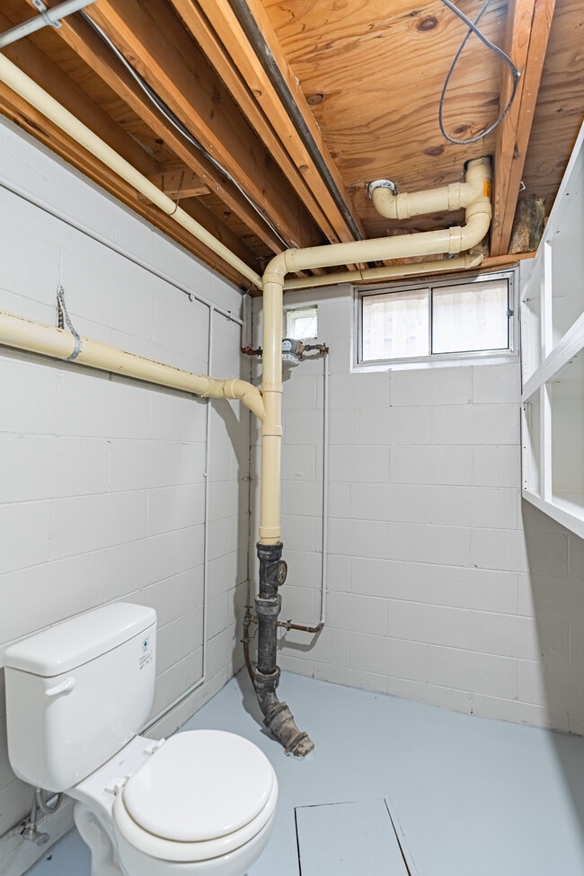 Building Photo - 13103 Lillian St