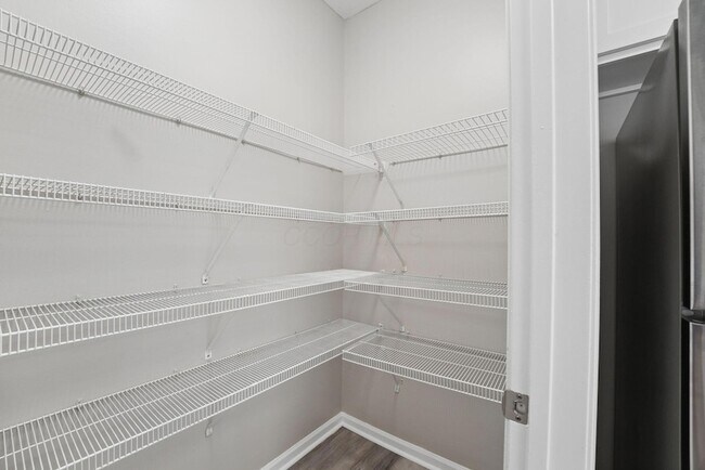 Building Photo - 7621 Lorimar Dr