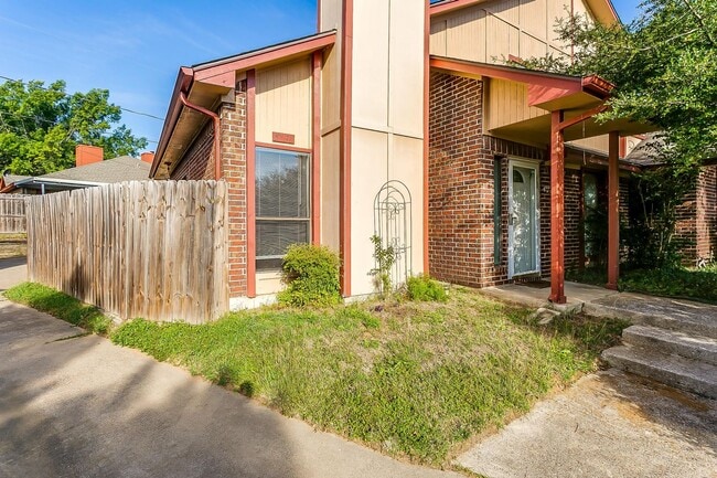 Building Photo - Great 2 Bed 2 Bath Townhouse in S Arlington- 76017