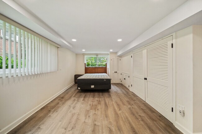 Building Photo - 5320 Suffield Ct